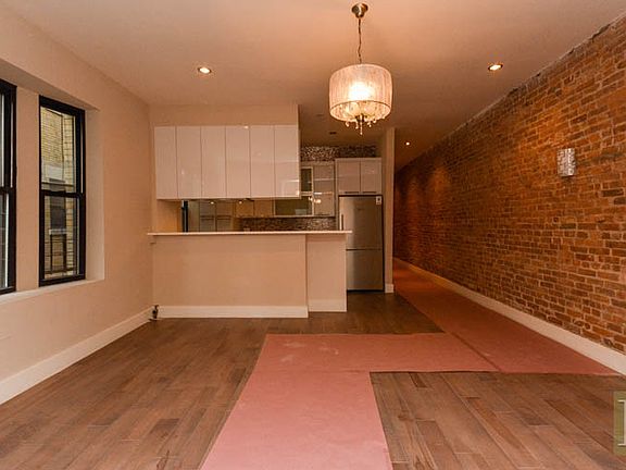 3rd image of 4260 Broadway APT 405