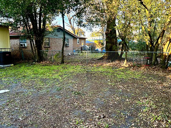 4th image of 1984 Baldwin St