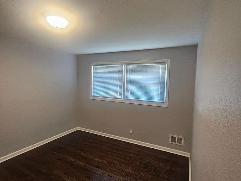 514 Lakeview Ave. (4 Unit) — Photo 6