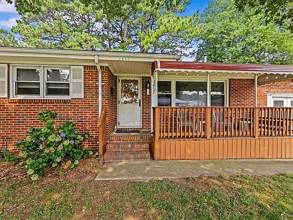 4th image of 1217 Oleander Ave