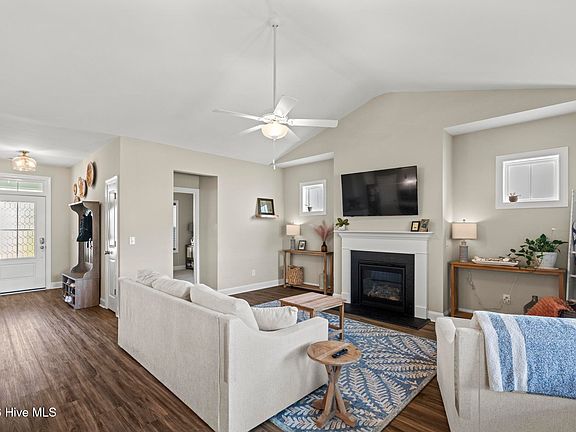 4th image of 37 W Weatherbee Way