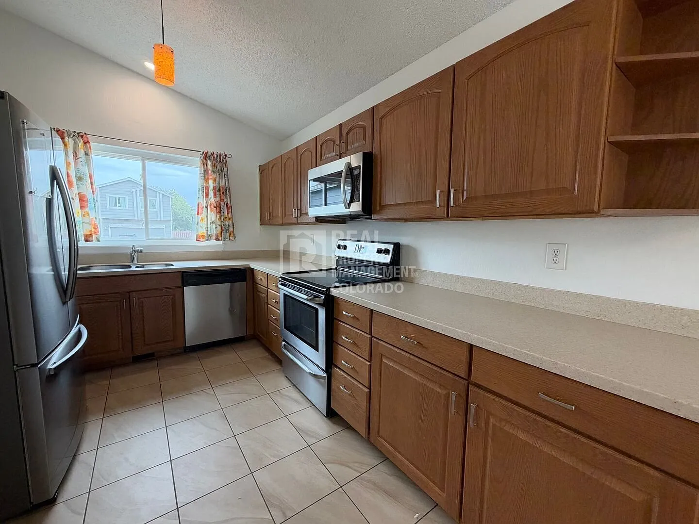 5 bed, 3.0 bath, 2100 sqft, $2,700 — Photo 4