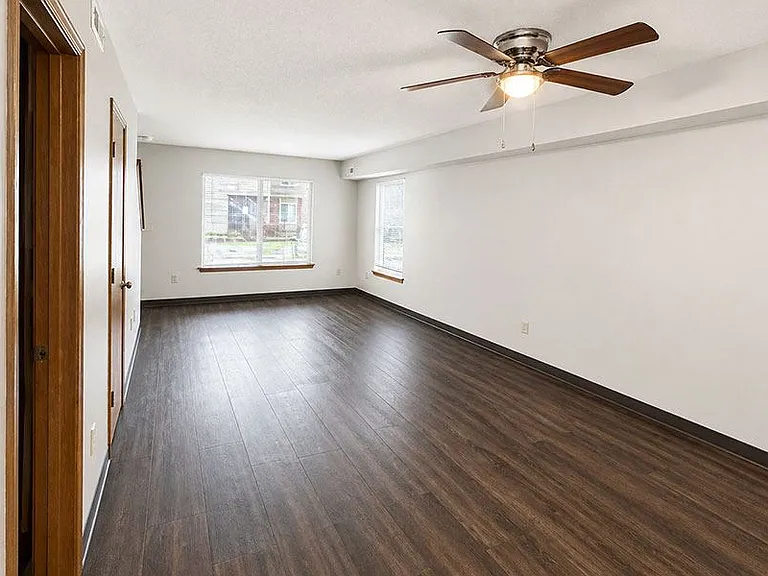 South Park Apartments — Photo 8