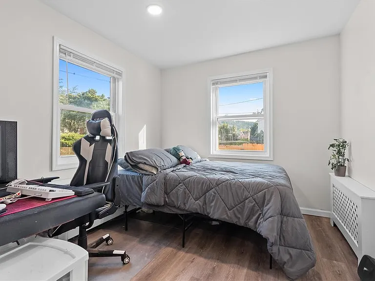 726 Seneca St #1 — Photo 39
