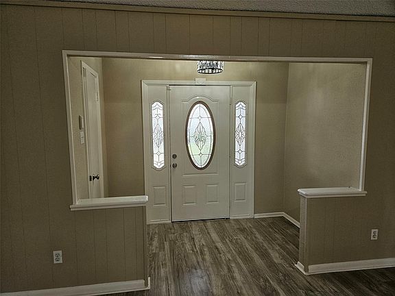 3rd image of 1402 New Orleans St