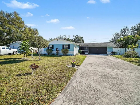 9038 Fairweather Dr, Largo, FL 33773