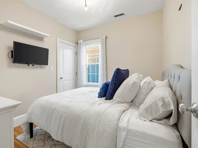 118 Saxton St #3 — Photo 15