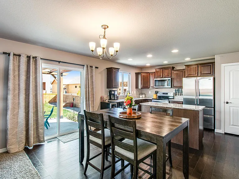 Beautiful kitchen with granite countertops!
