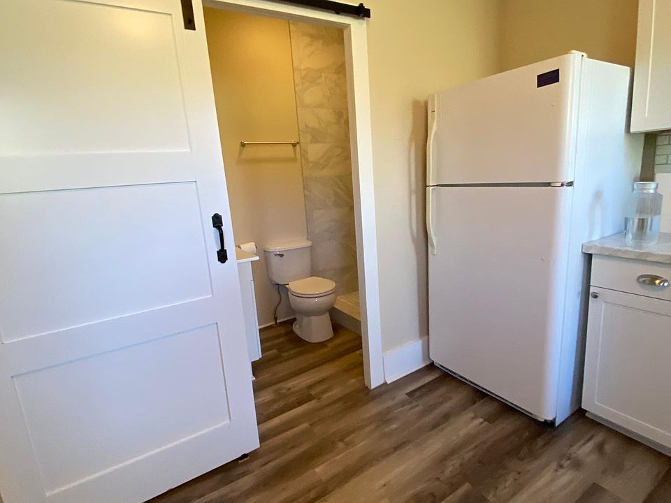 Kitchen/bathroom