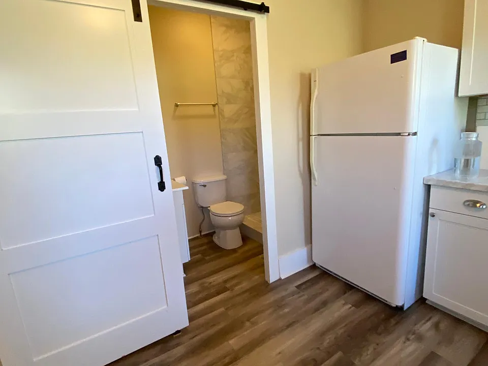 Kitchen/bathroom