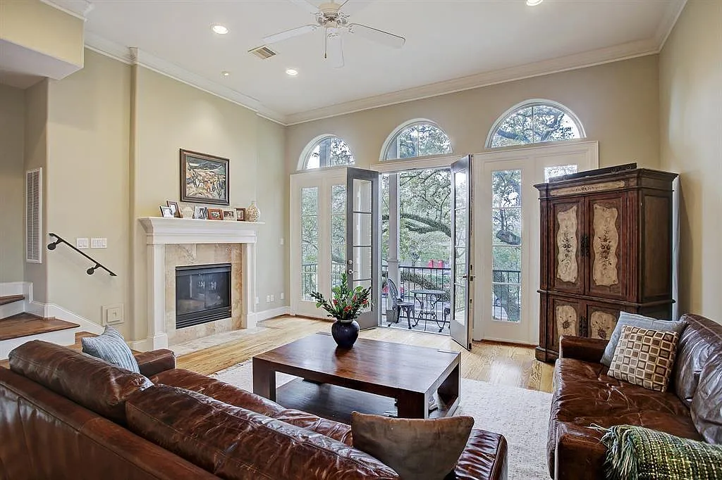 3 bed, 3.5 bath, 2512 sqft, $4,000 — Photo 3