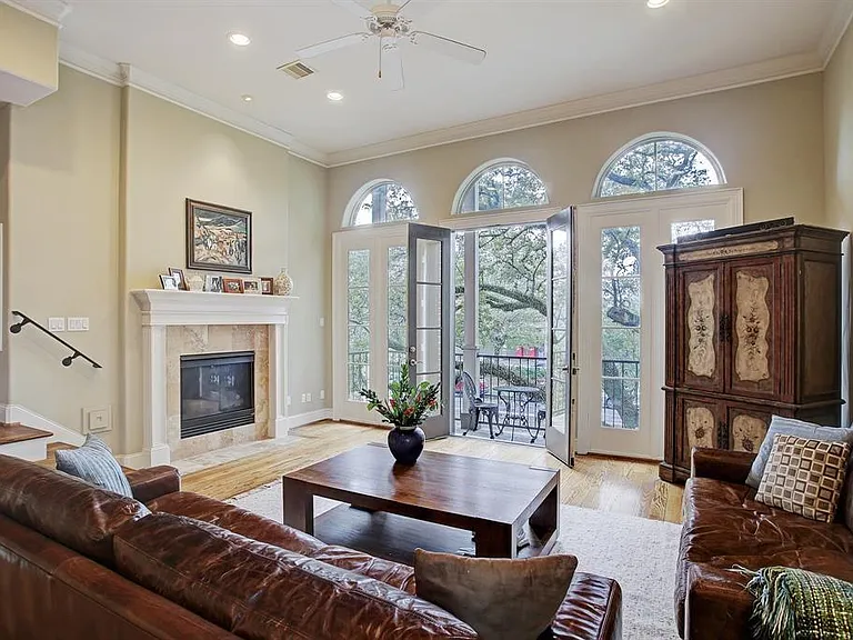912 Lovett Blvd #J — Photo 3
