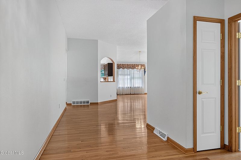 5th image of 8 Dalton Court