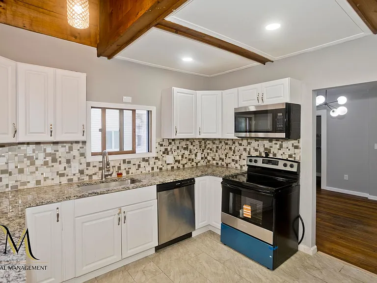 653 Belmont Ave — Photo 10