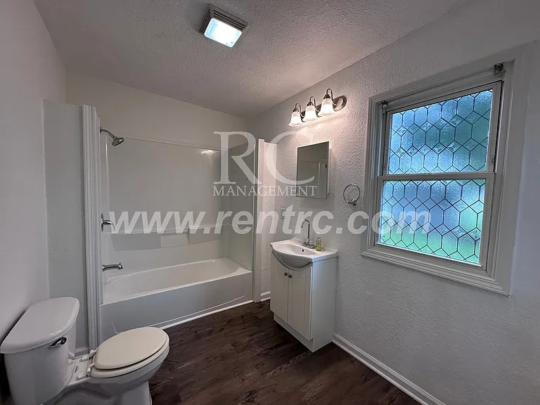 702 S Sandusky St — Photo 4