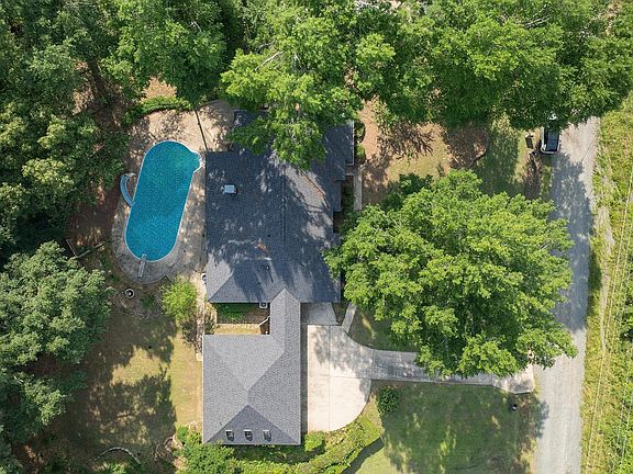 3rd image of 58 S Valley Dr