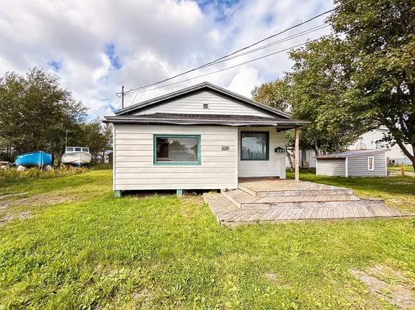 379 Ripley St, New Waterford, NS B1H 2Z7