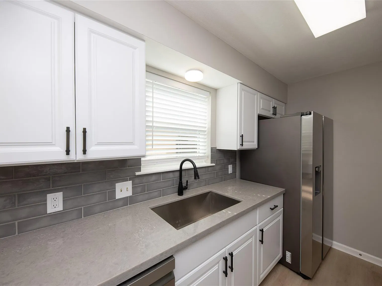 3 bed, 2.5 bath, 1664 sqft, $1,950 — Photo 3