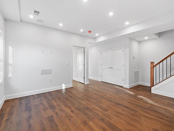 4th image of 163 Laidlaw Ave #1