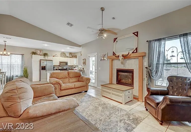 987 Cutter St — Photo 4
