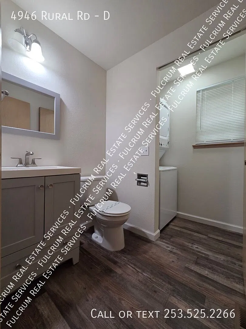 Charming and Convenient Tumwater Townhome Ready for Move-In! — Photo 4