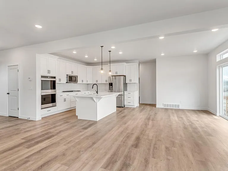 9549 N Aster Dr — Photo 2