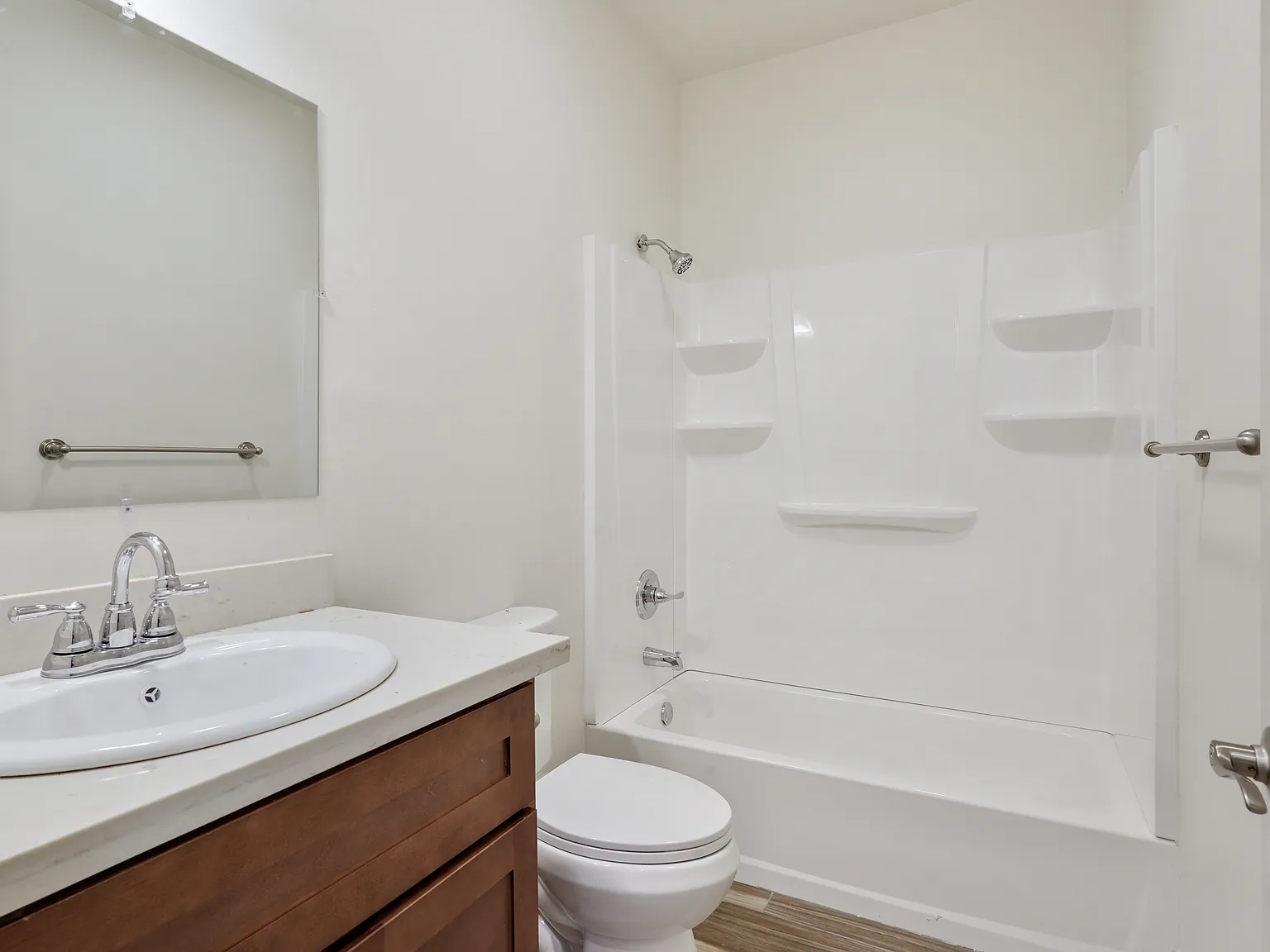 3 bed, 2.0 bath, 1040 sqft, $1,800 — Photo 3