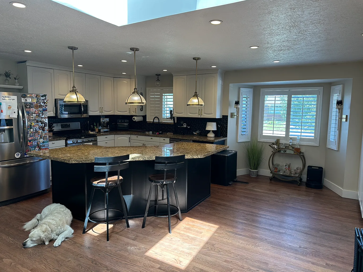 4 bed, 2340 sqft, $3,500 — Photo 2