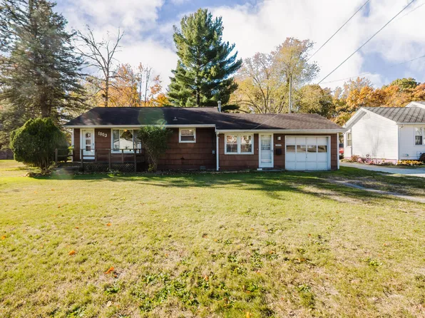 1003 Smith St, Algonac, MI 48001