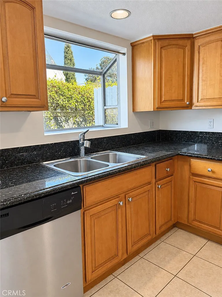 2 bed, 1174 sqft, $3,100 — Photo 3