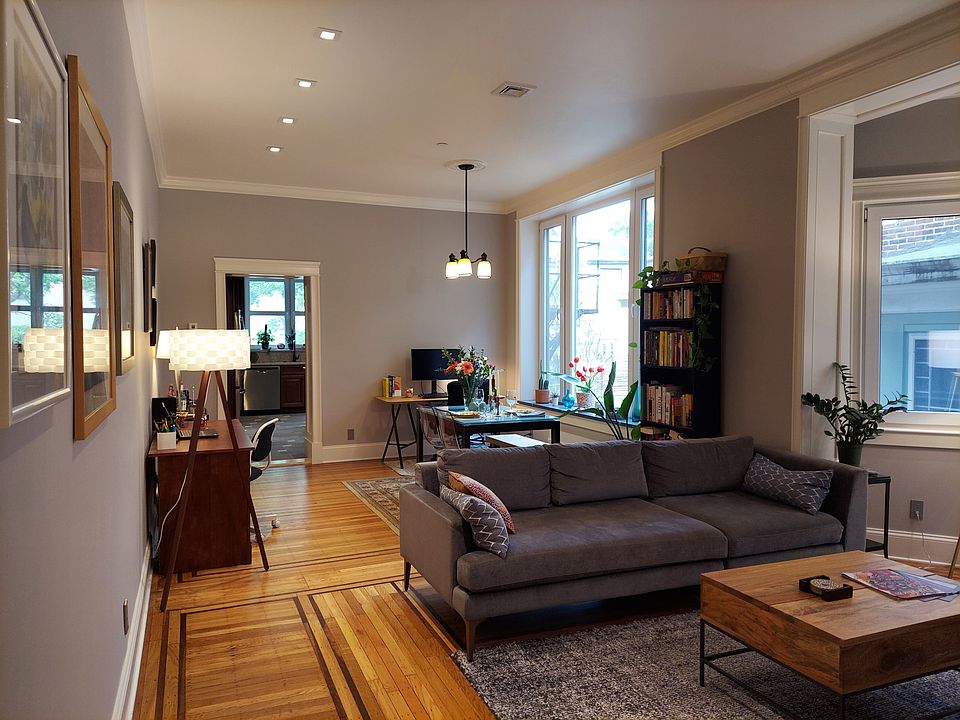 Living-dining room furnished.