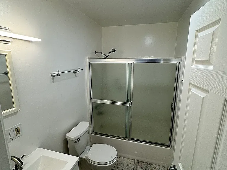 14933 Sylvan St — Photo 11