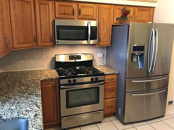 4th image of 706 Ashley Ln