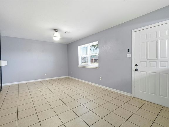 3rd image of 3914 SW Hickory Ln