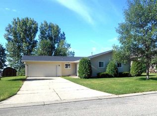 1617 Terrace Dr, Minot, ND 58703
