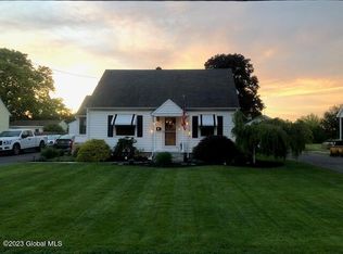 52 Woodlawn Dr, Ravena, NY 12143