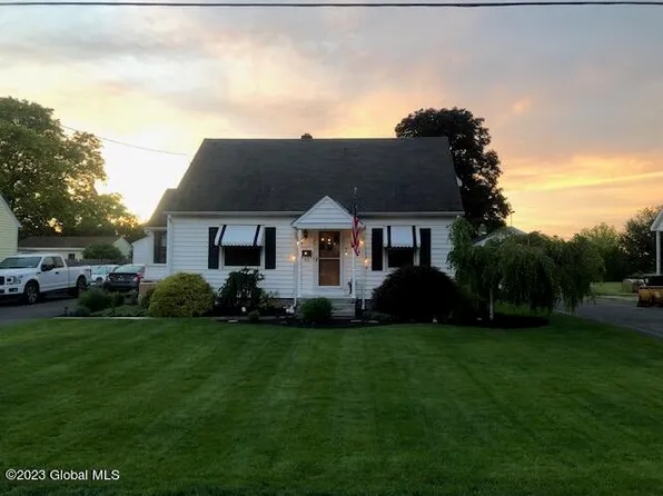 52 Woodlawn Drive, Ravena, NY 12143