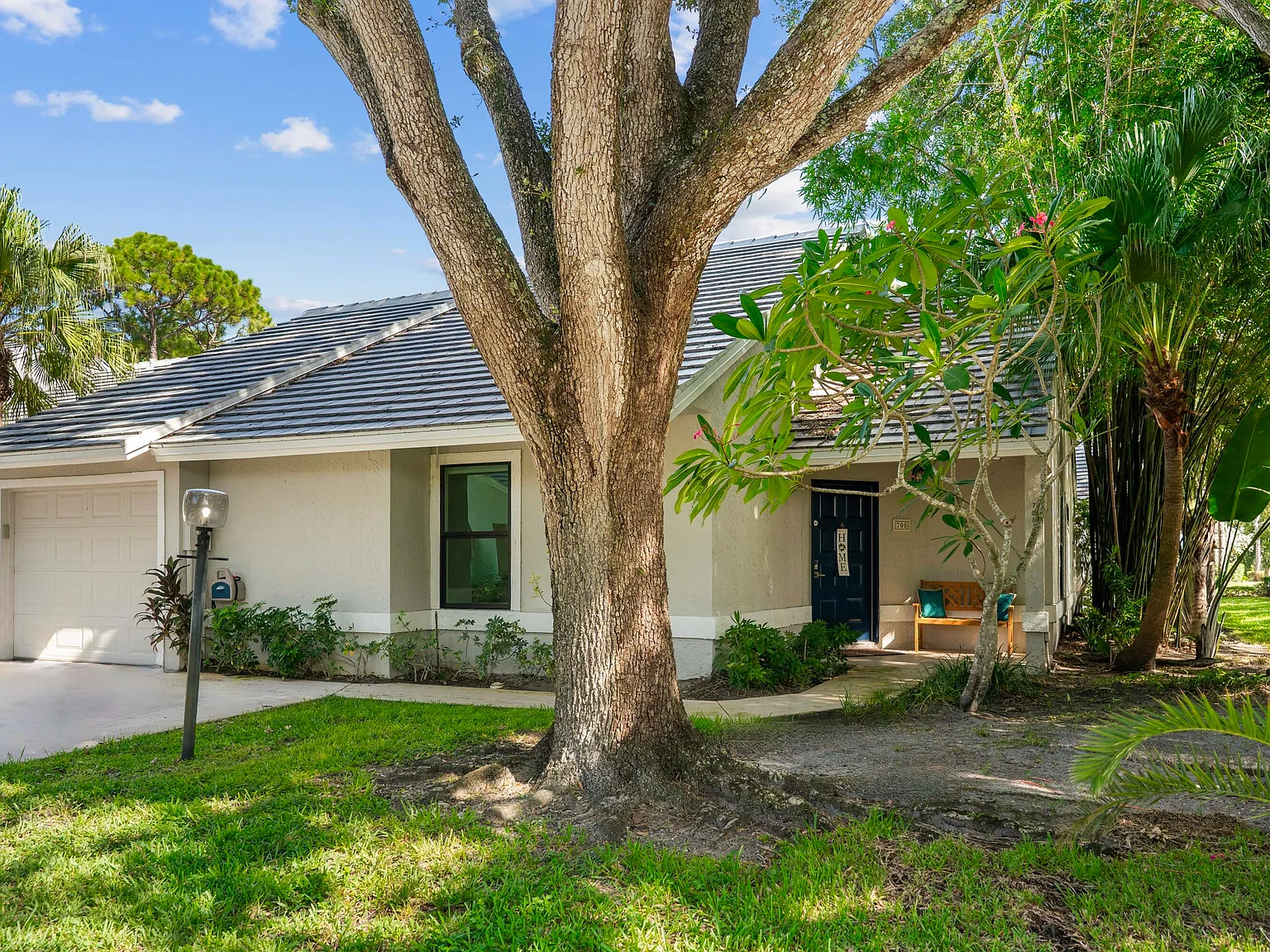 3 bed, 2.0 bath, 1310 sqft, $6,000 — Photo 2