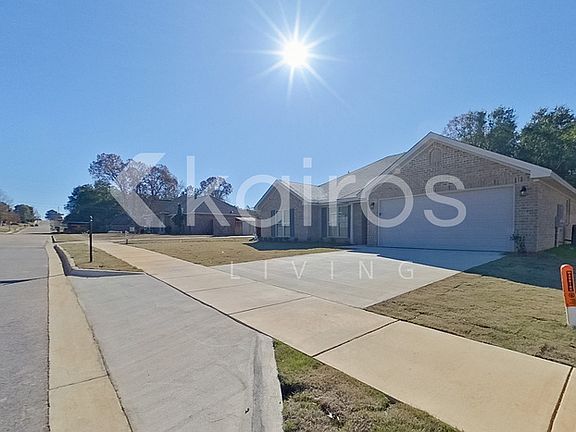 3rd image of 251 Magnolia Dr