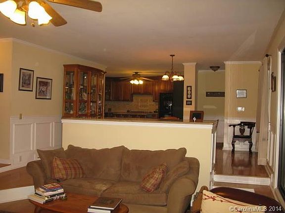 5th image of 110 Zephyr Ln