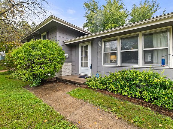 2nd image of 2831 SE 10th St