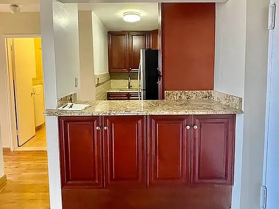 2nd image of 25-34 Crescent St #6C