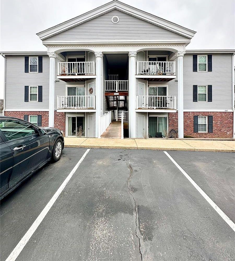 1247 Creve Coeur Crossing Ln APT E, Chesterfield, MO 63017 Zillow