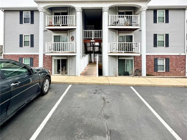 1247 Creve Coeur Crossing Ln APT E, Chesterfield, MO 63017