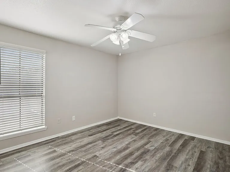 Porterwood Apartments — Photo 34