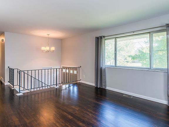 3rd image of 6117 Rivercliff Ln