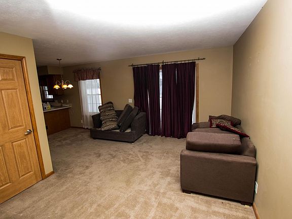 3rd image of 21281 Redfield St