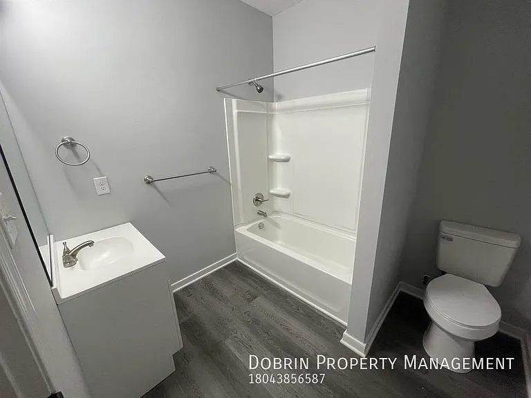 2080 Moore St — Photo 5