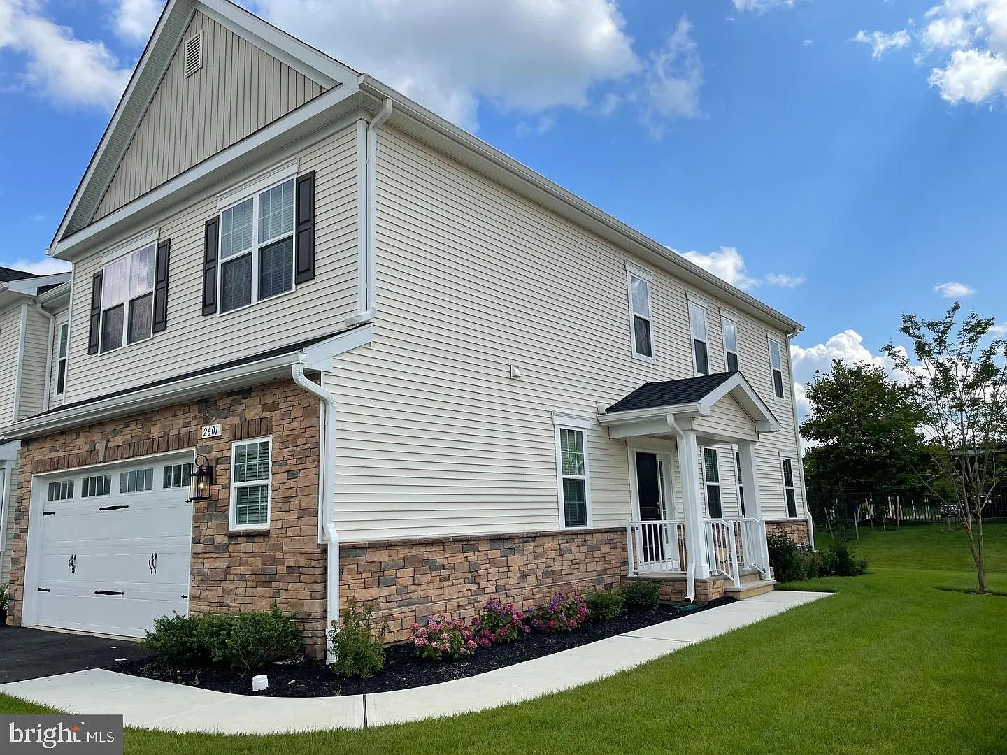 3 bed, 3.5 bath, 2266 sqft, $5,300 — Photo 1