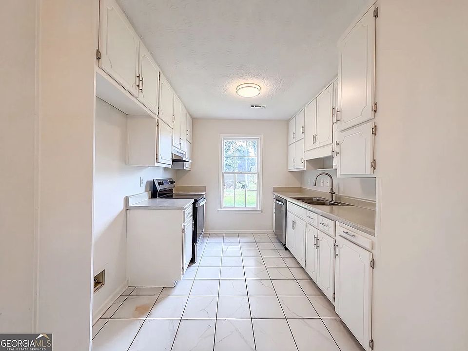 1st image of 6140 Dorchester Dr